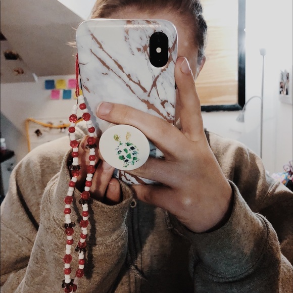 Red Phone Beads Accessory - Picture 3 of 4